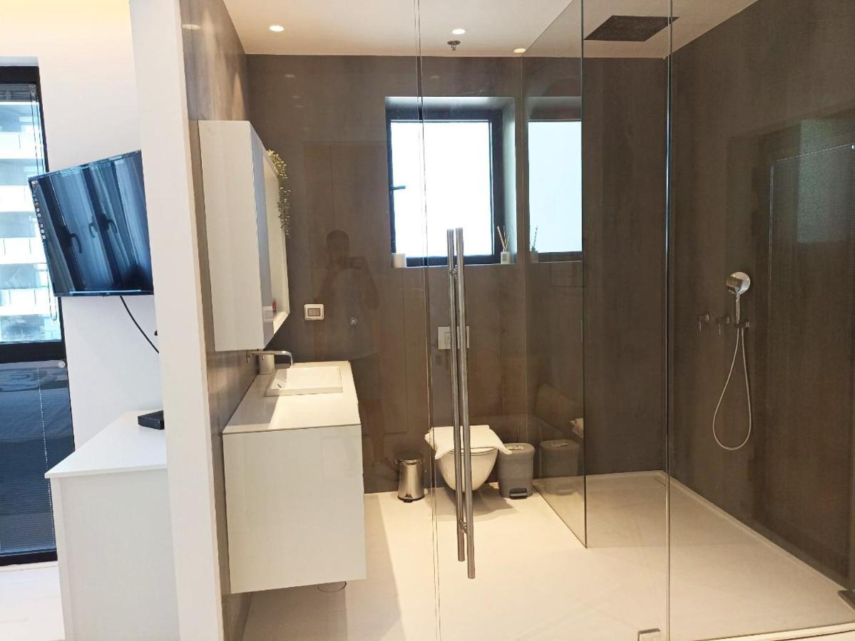 Yalarent Sea-Breeze Penthouse With Jacuzzi Leilighet Bat Yam Eksteriør bilde