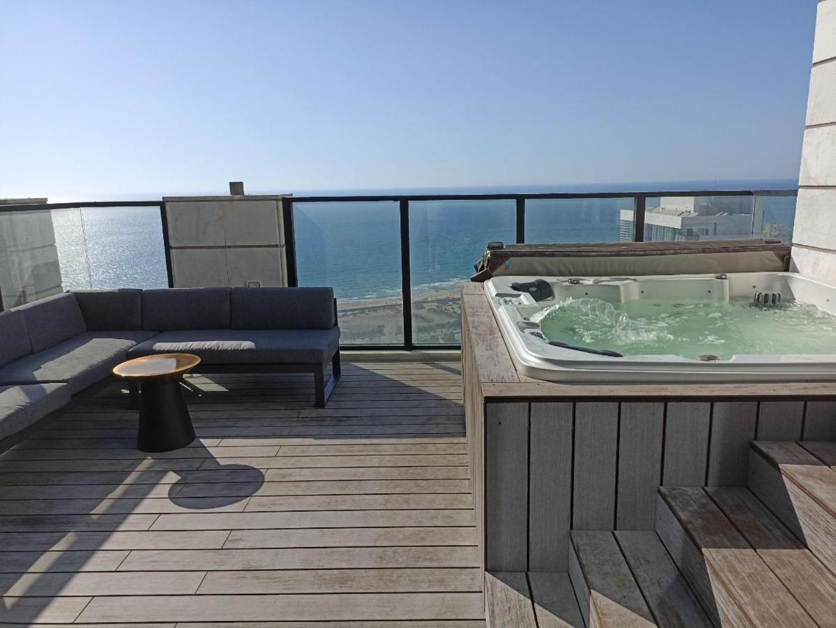 Yalarent Sea-Breeze Penthouse With Jacuzzi Leilighet Bat Yam Eksteriør bilde