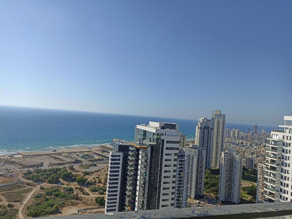 Yalarent Sea-Breeze Penthouse With Jacuzzi Leilighet Bat Yam Eksteriør bilde