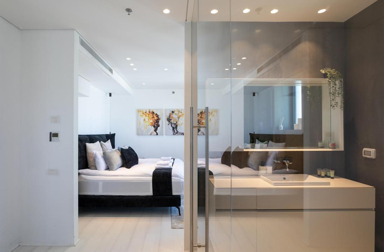 Yalarent Sea-Breeze Penthouse With Jacuzzi Leilighet Bat Yam Eksteriør bilde