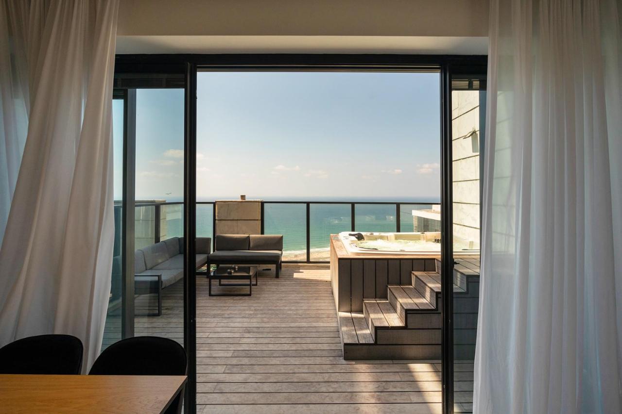 Yalarent Sea-Breeze Penthouse With Jacuzzi Leilighet Bat Yam Eksteriør bilde
