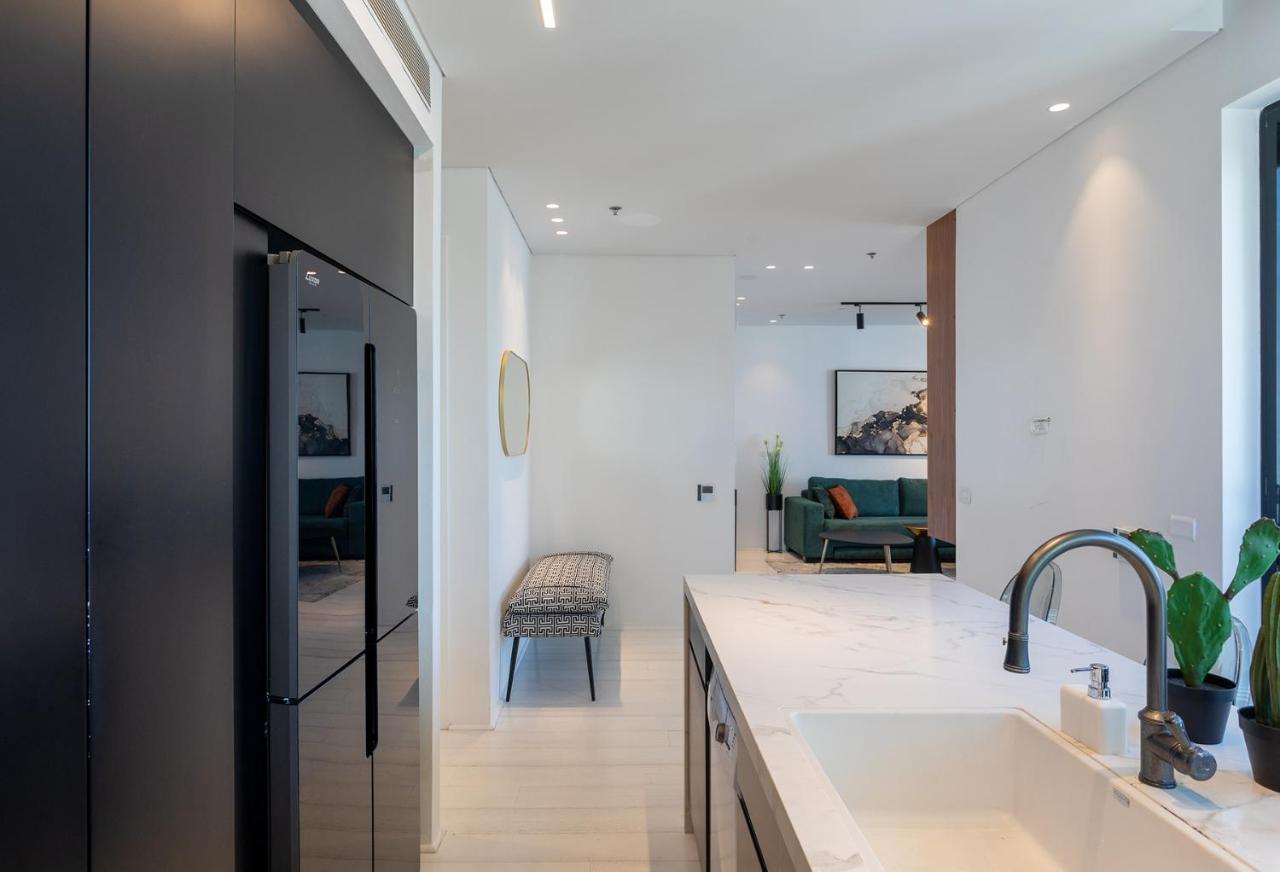 Yalarent Sea-Breeze Penthouse With Jacuzzi Leilighet Bat Yam Eksteriør bilde