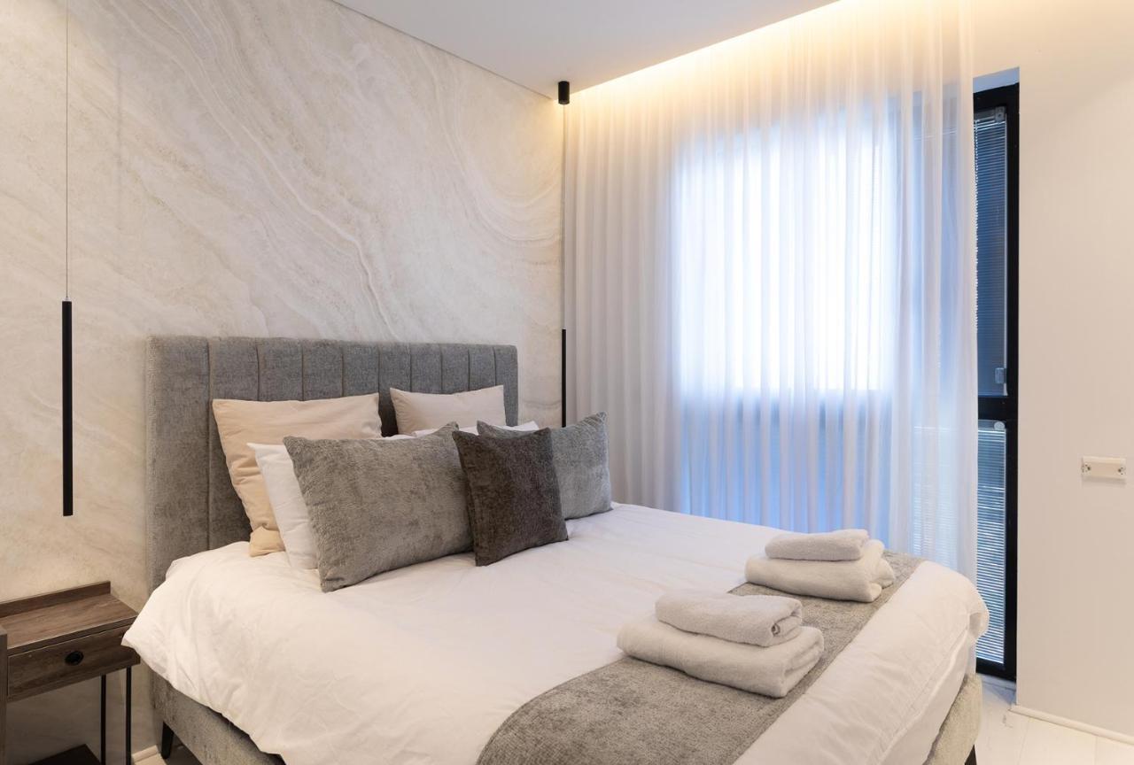 Yalarent Sea-Breeze Penthouse With Jacuzzi Leilighet Bat Yam Eksteriør bilde