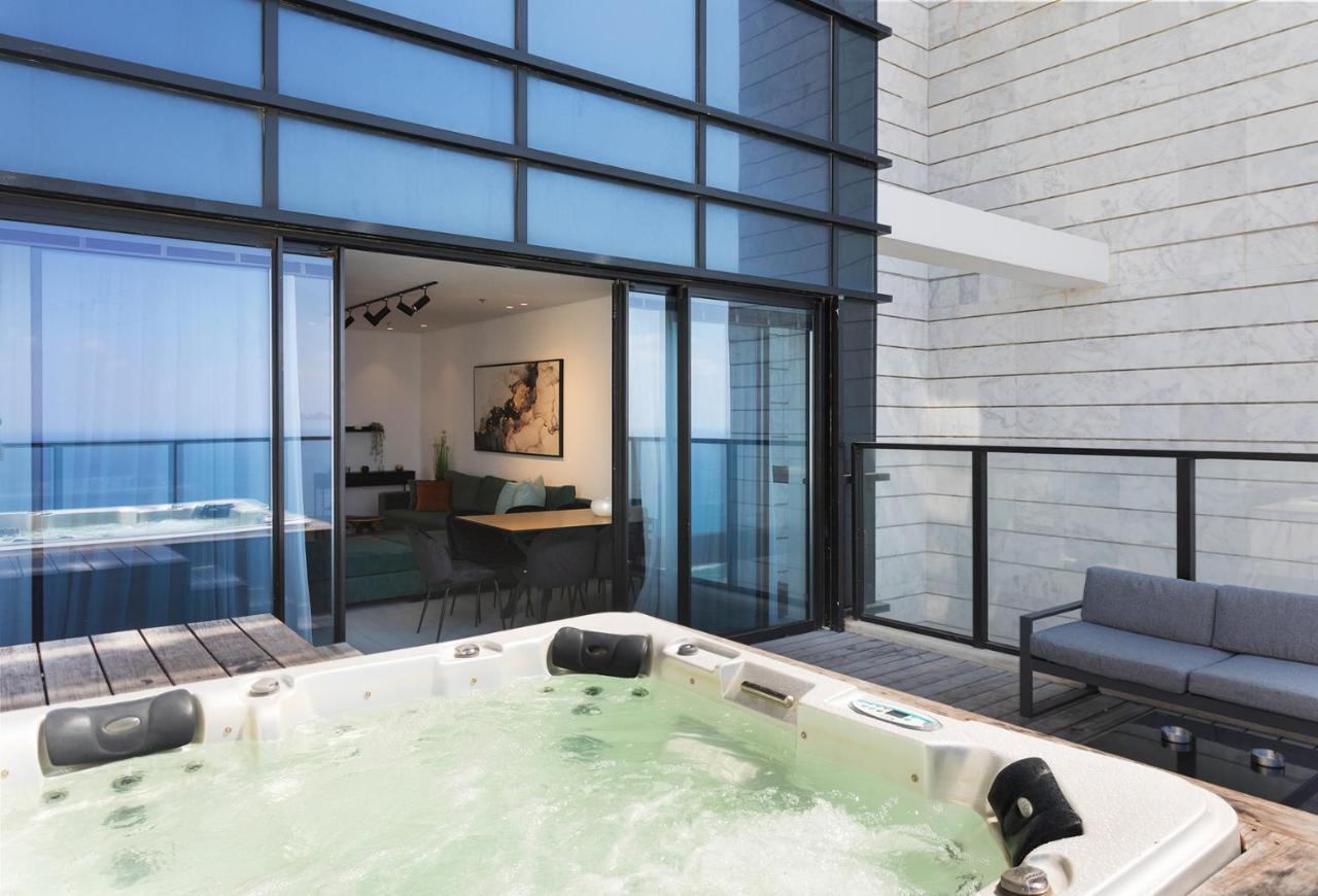 Yalarent Sea-Breeze Penthouse With Jacuzzi Leilighet Bat Yam Eksteriør bilde