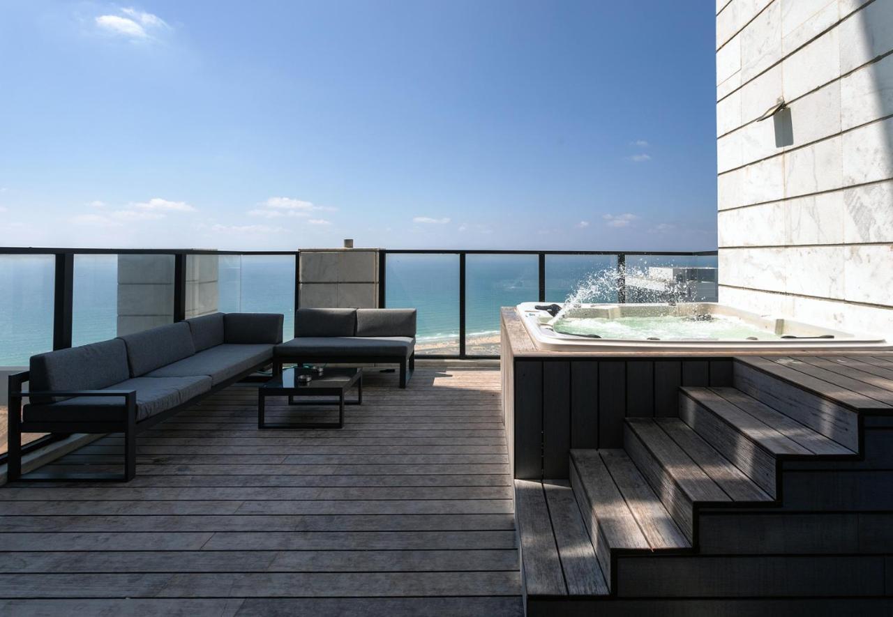 Yalarent Sea-Breeze Penthouse With Jacuzzi Leilighet Bat Yam Eksteriør bilde