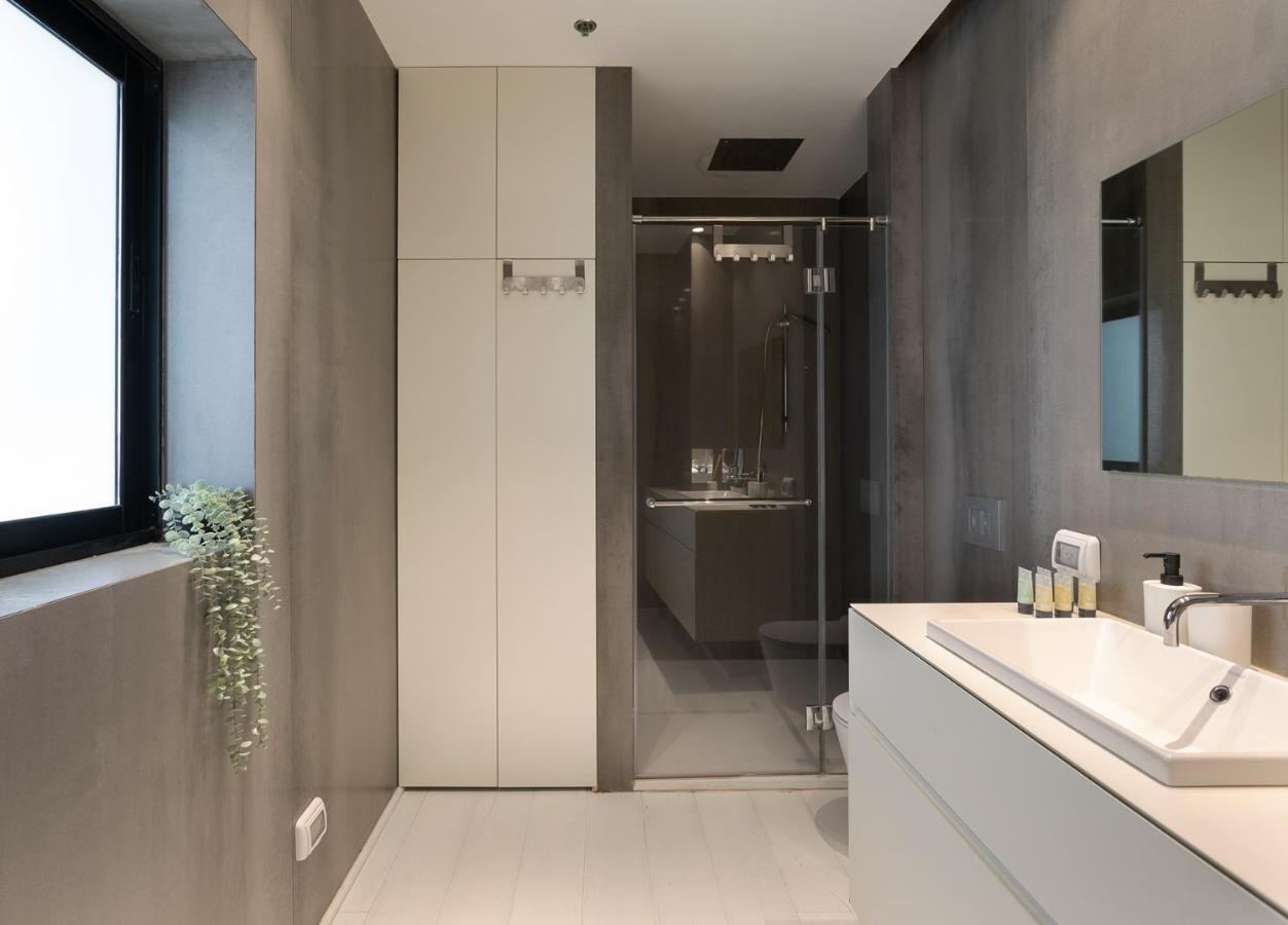 Yalarent Sea-Breeze Penthouse With Jacuzzi Leilighet Bat Yam Eksteriør bilde