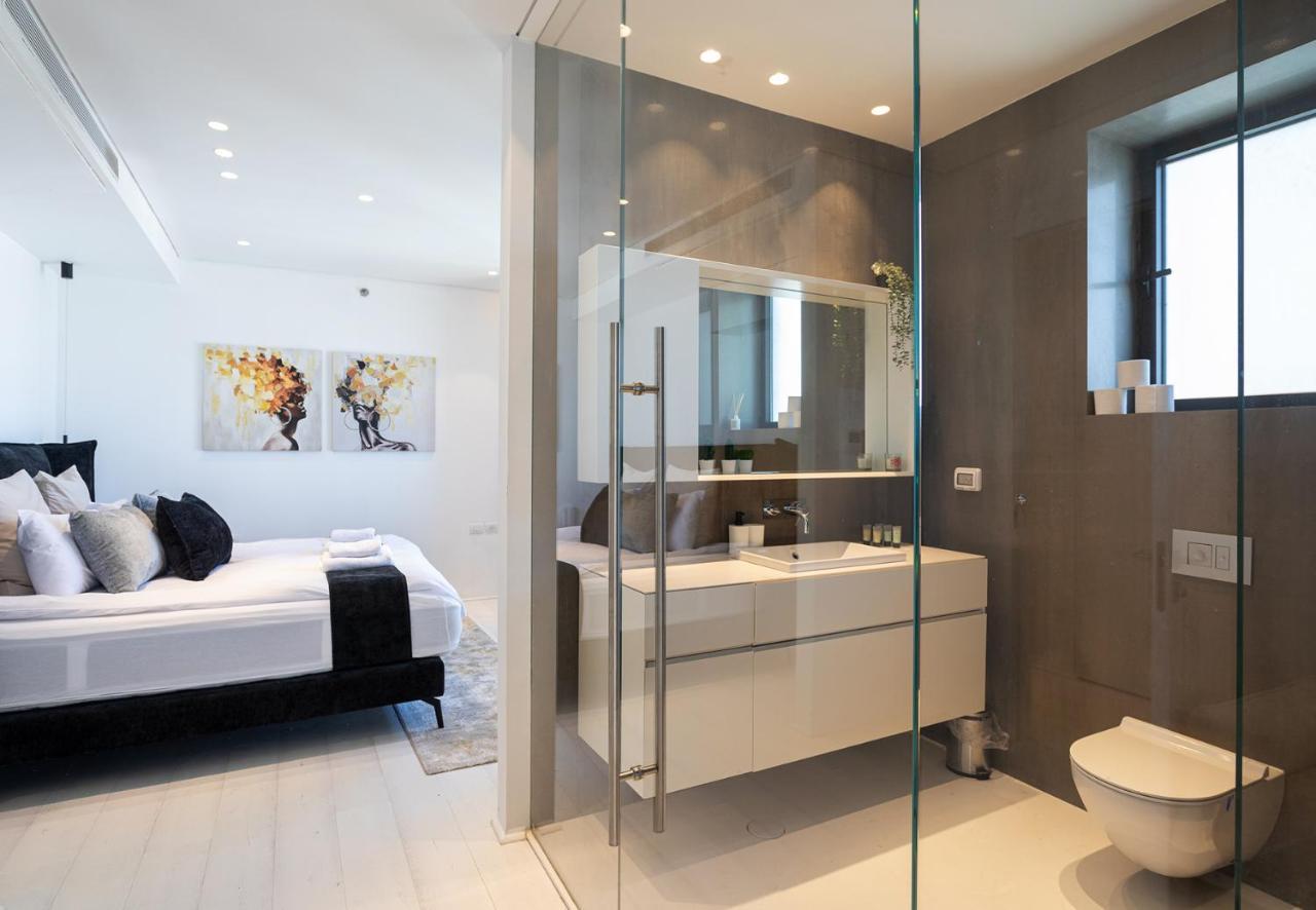 Yalarent Sea-Breeze Penthouse With Jacuzzi Leilighet Bat Yam Eksteriør bilde