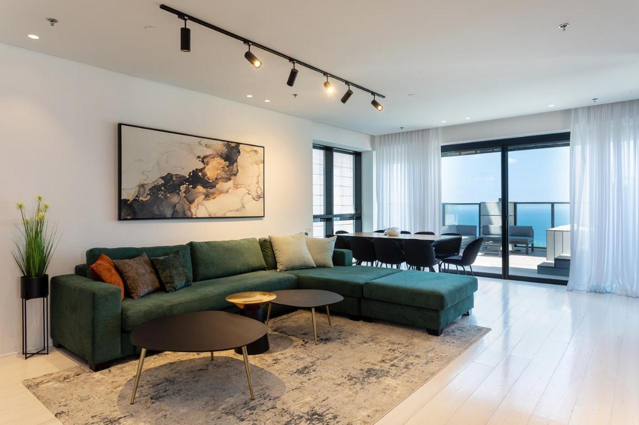 Yalarent Sea-Breeze Penthouse With Jacuzzi Leilighet Bat Yam Eksteriør bilde