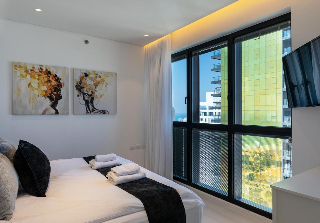 Yalarent Sea-Breeze Penthouse With Jacuzzi Leilighet Bat Yam Eksteriør bilde