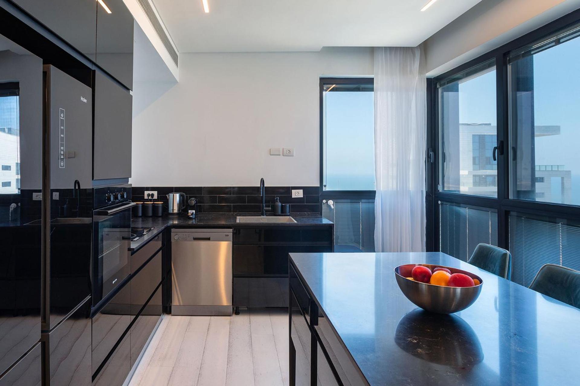 Yalarent Sea-Breeze Penthouse With Jacuzzi Leilighet Bat Yam Eksteriør bilde