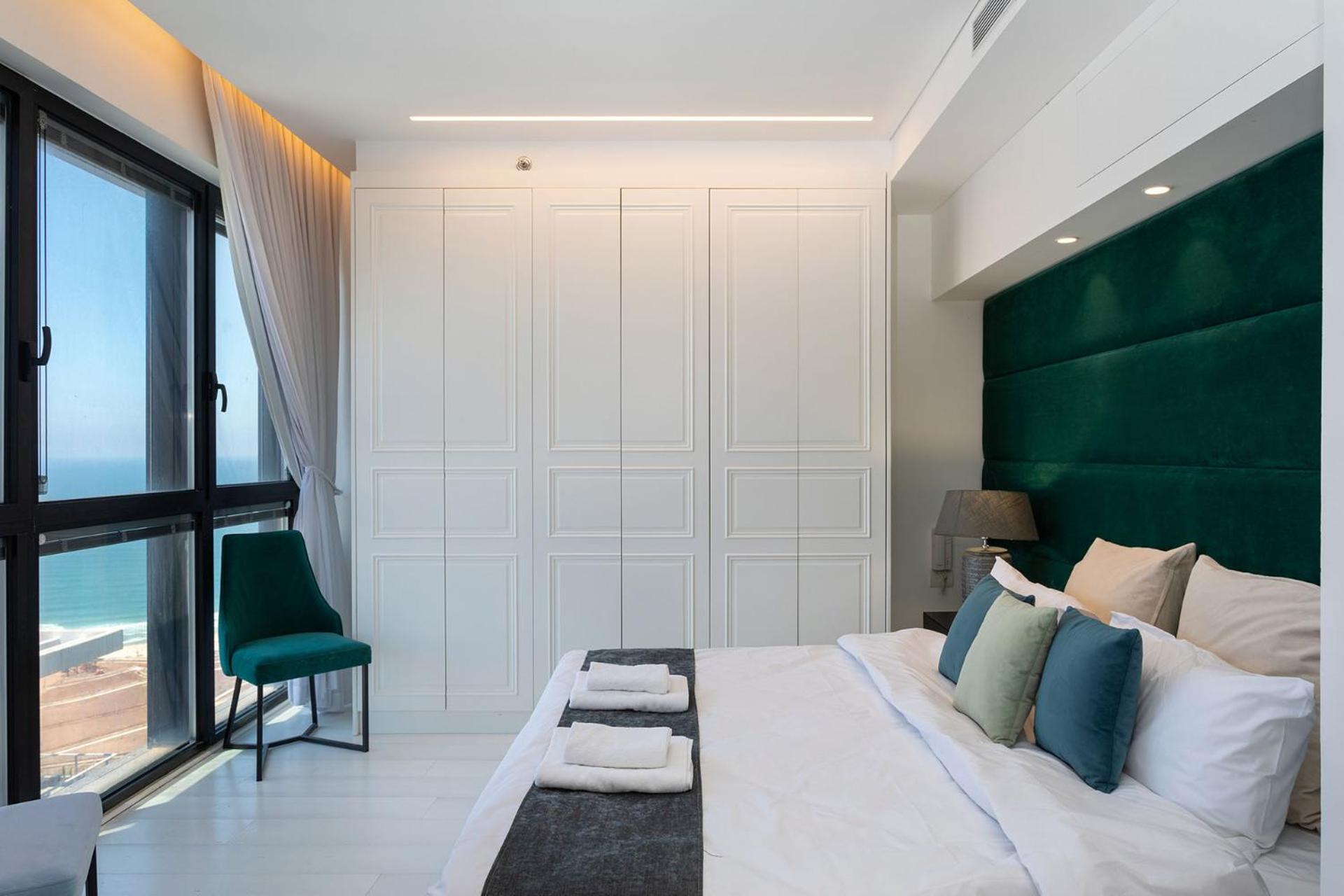 Yalarent Sea-Breeze Penthouse With Jacuzzi Leilighet Bat Yam Eksteriør bilde