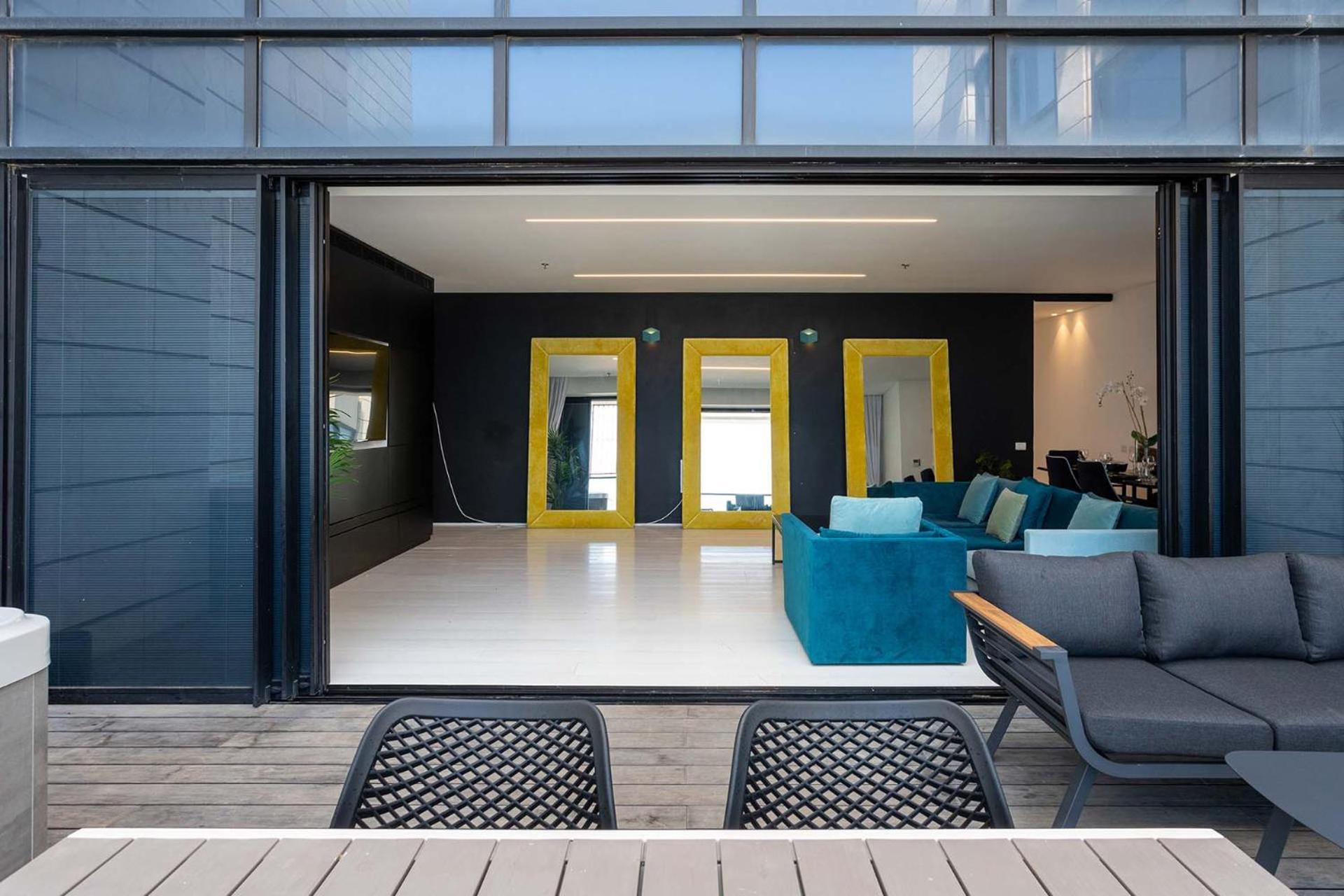 Yalarent Sea-Breeze Penthouse With Jacuzzi Leilighet Bat Yam Eksteriør bilde