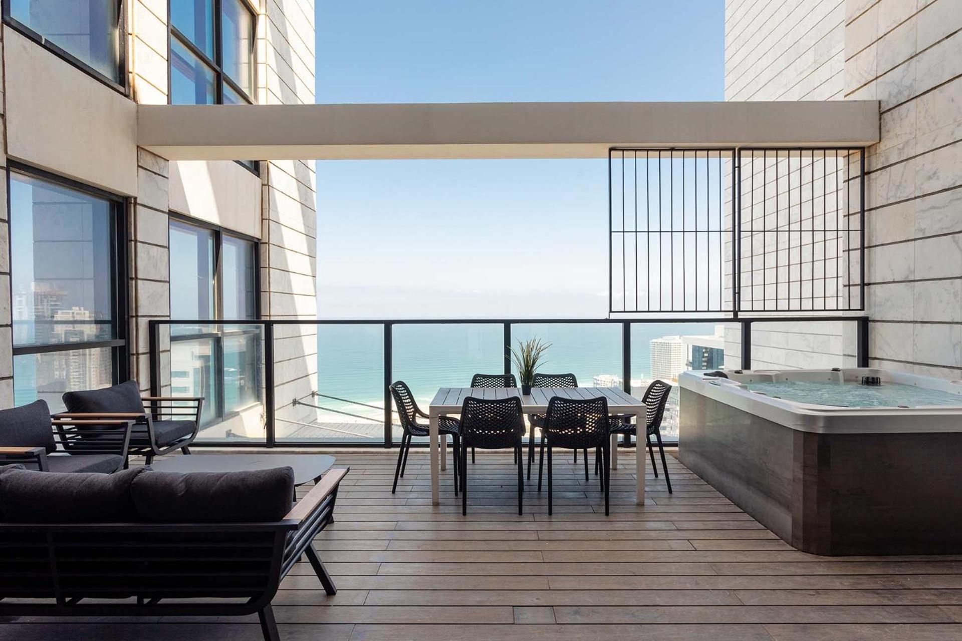 Yalarent Sea-Breeze Penthouse With Jacuzzi Leilighet Bat Yam Eksteriør bilde